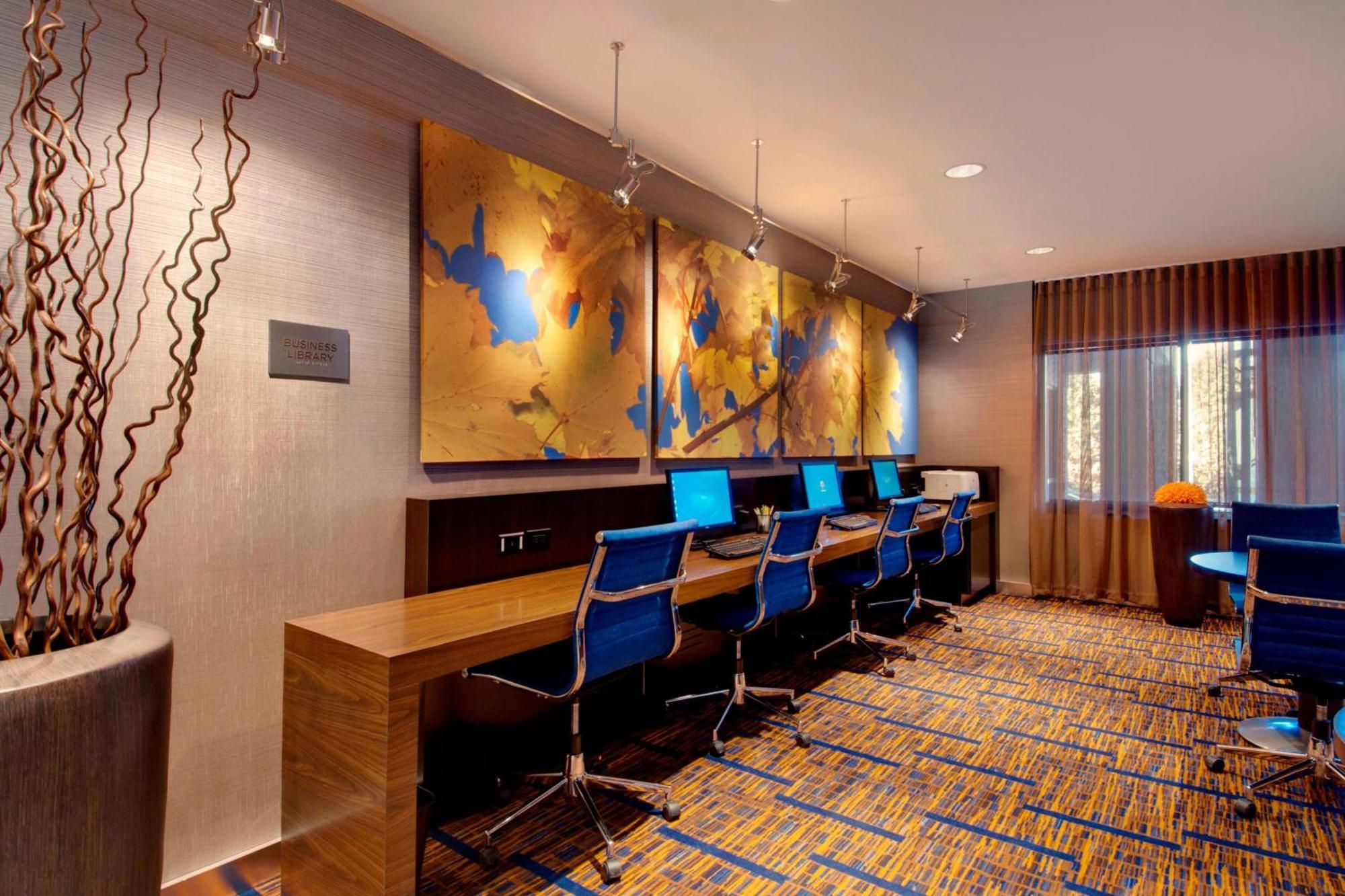 Courtyard By Marriott Madison East Exterior foto