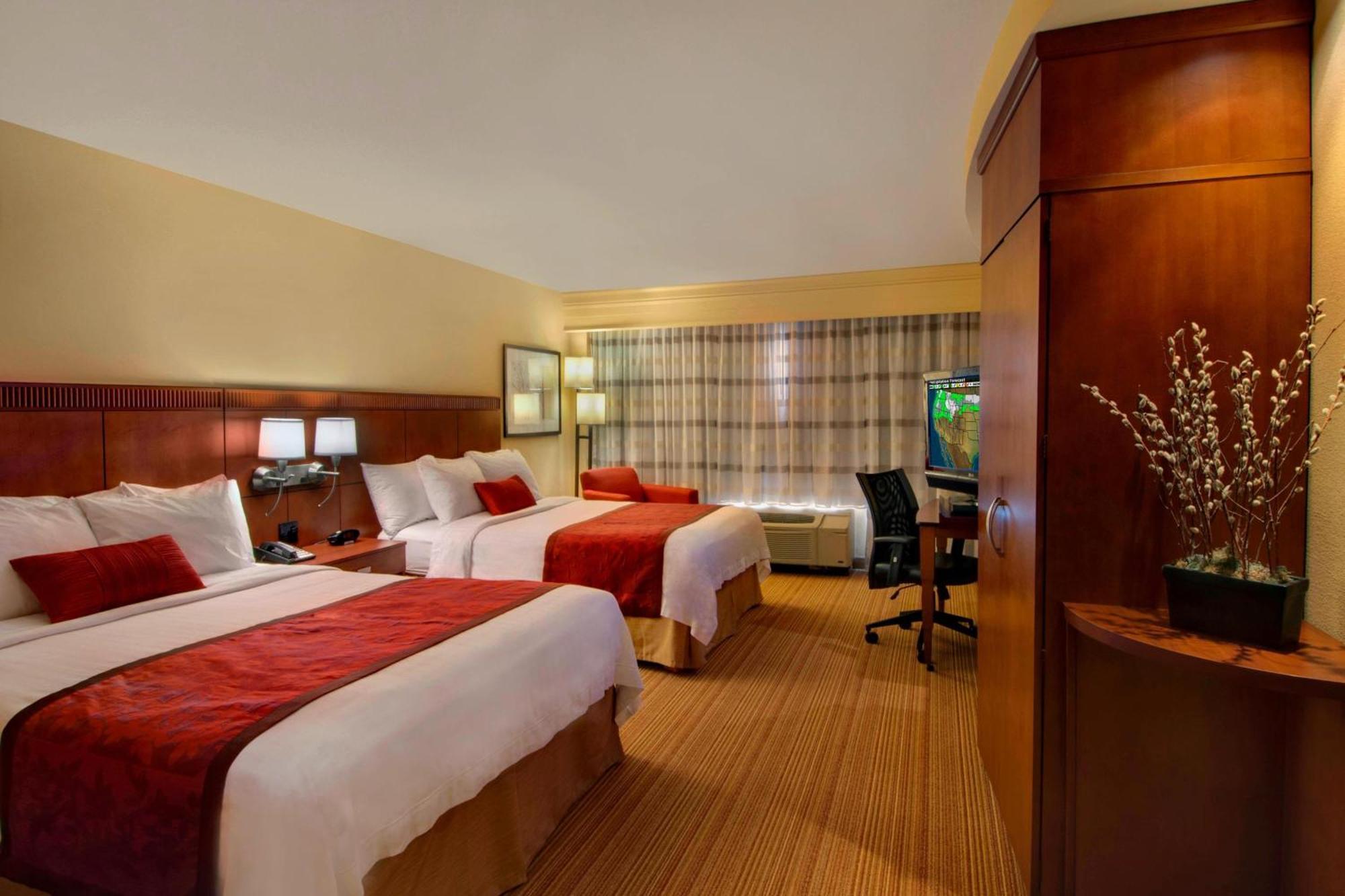 Courtyard By Marriott Madison East Exterior foto