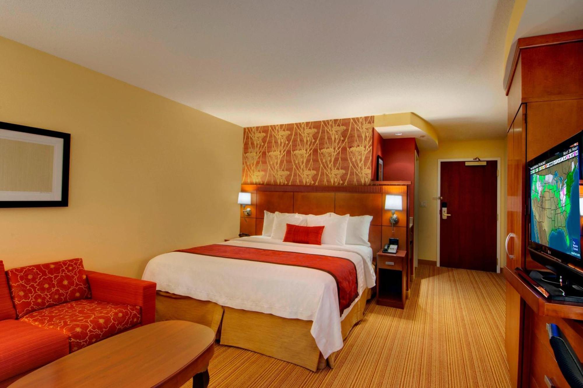 Courtyard By Marriott Madison East Exterior foto